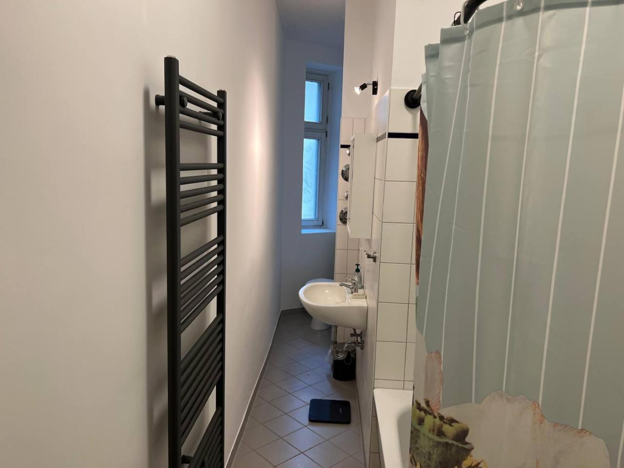 Stylish 2-Room Apartment With Balcony Next To East Side Gallery Берлин Экстерьер фото