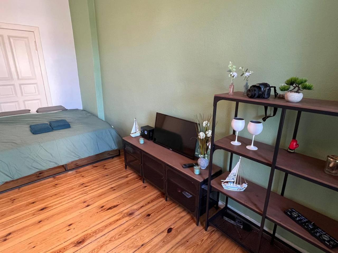 Stylish 2-Room Apartment With Balcony Next To East Side Gallery Берлин Экстерьер фото