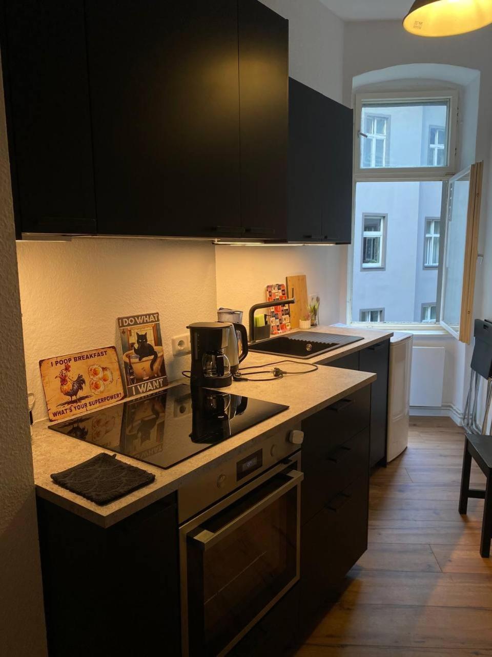 Stylish 2-Room Apartment With Balcony Next To East Side Gallery Берлин Экстерьер фото